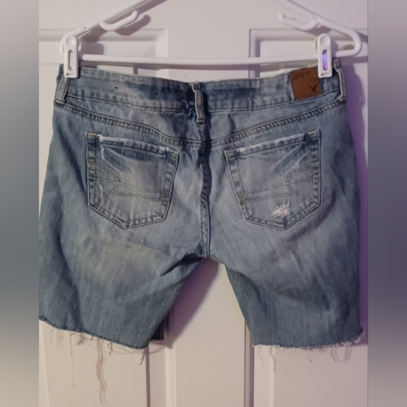 American Eagle Distressed Denim Shorts/Sz 6 - Picture 2 of 5